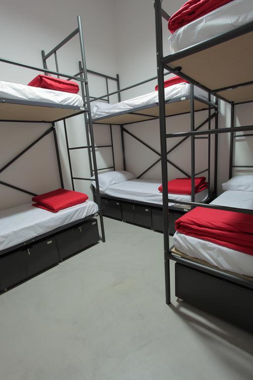 Traveller Box Hostel Sevilla Eksteriør bilde
